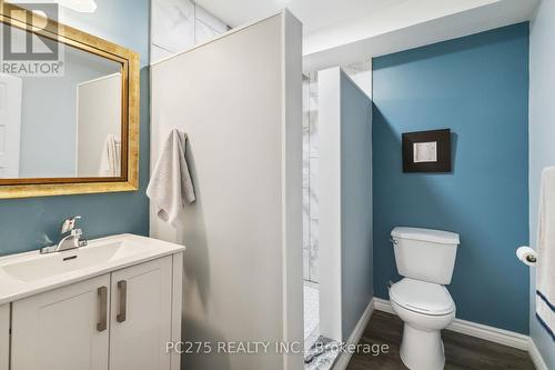 6 Hayes Street, London, ON - Indoor Photo Showing Bathroom