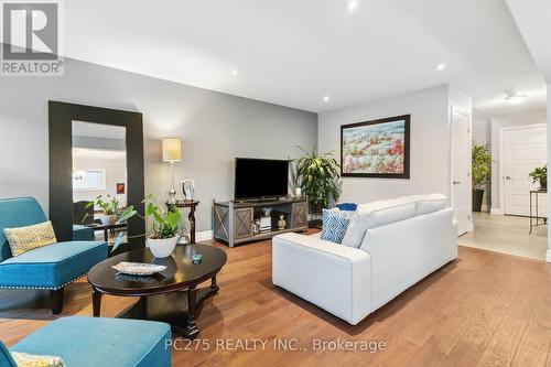 6 Hayes Street, London, ON - Indoor Photo Showing Living Room