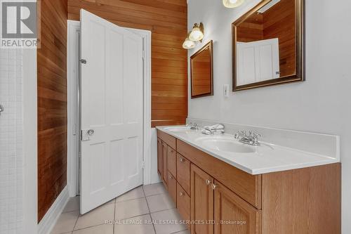 8 Duff Street, Hamilton, ON - Indoor Photo Showing Bathroom