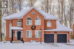 218 CORRIE CRESCENT  Waterloo, ON N2L 5W4