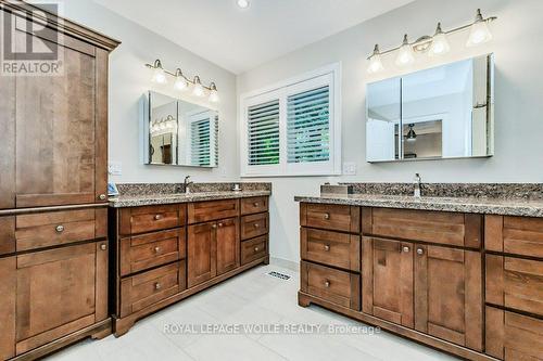 219 Corrie Crescent, Waterloo, ON - Indoor Photo Showing Bathroom