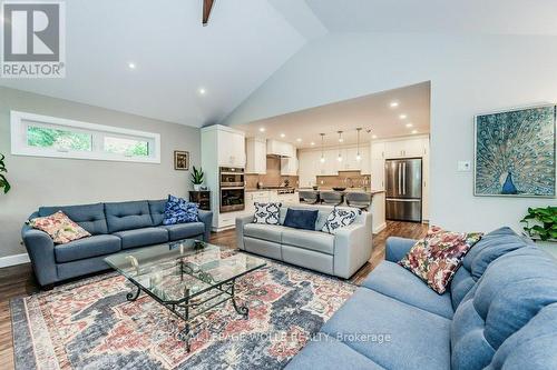 218 Corrie Crescent, Waterloo, ON - Indoor Photo Showing Living Room