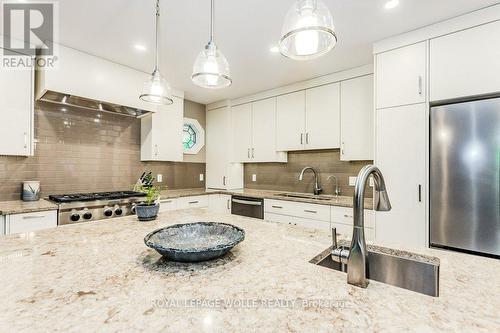 218 Corrie Crescent, Waterloo, ON - Indoor Photo Showing Kitchen With Stainless Steel Kitchen With Upgraded Kitchen