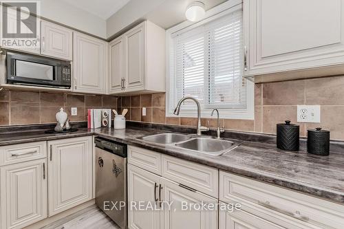 66 Karen Walk, Waterloo, ON - Indoor Photo Showing Kitchen With Double Sink