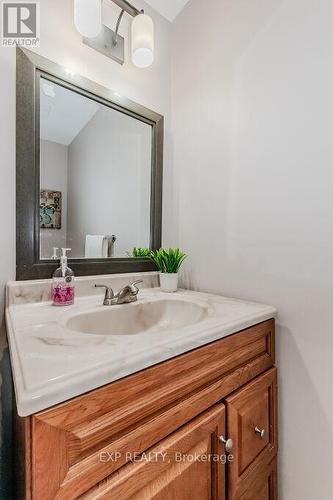 66 Karen Walk, Waterloo, ON - Indoor Photo Showing Bathroom