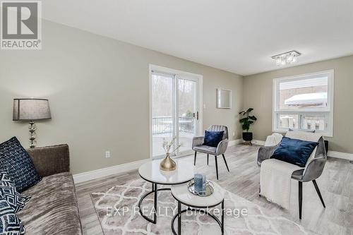 66 Karen Walk, Waterloo, ON - Indoor Photo Showing Living Room