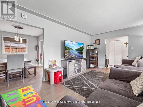 2 Maitland Avenue, Hamilton, ON - Indoor Photo Showing Living Room