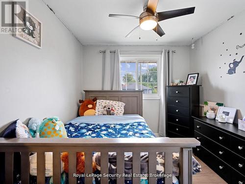 2 Maitland Avenue, Hamilton, ON - Indoor Photo Showing Bedroom