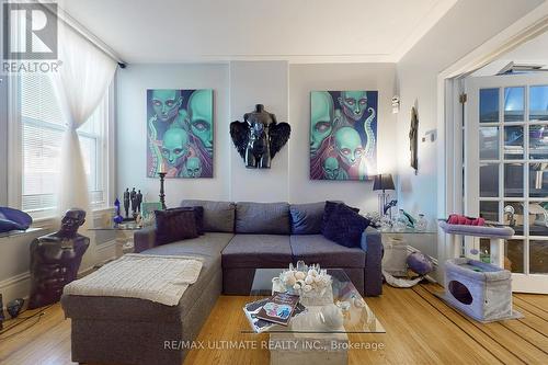 49 Wentworth Street N, Hamilton, ON - Indoor Photo Showing Living Room