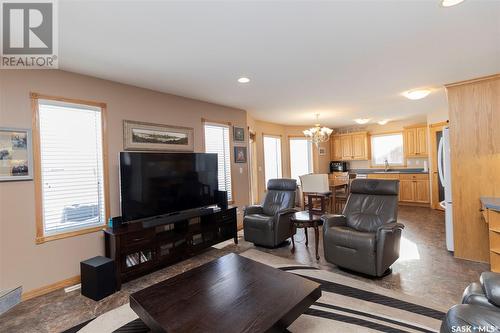 223 Beerling Crescent, Saskatoon, SK - Indoor Photo Showing Living Room