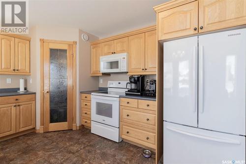 223 Beerling Crescent, Saskatoon, SK - Indoor Photo Showing Kitchen