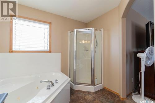 223 Beerling Crescent, Saskatoon, SK - Indoor Photo Showing Bathroom