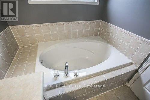 3890 Mcdowell Drive, Mississauga, ON - Indoor Photo Showing Bathroom