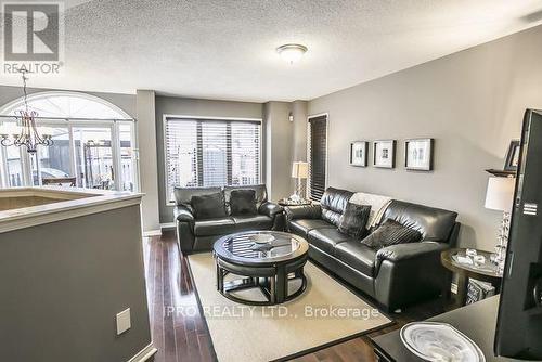 3890 Mcdowell Drive, Mississauga, ON - Indoor Photo Showing Living Room