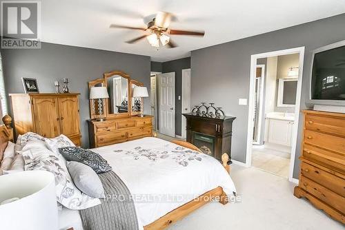 3890 Mcdowell Drive, Mississauga, ON - Indoor Photo Showing Bedroom