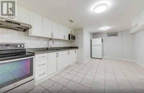 459 Ceremonial Drive, Mississauga, ON - Indoor Photo Showing Kitchen