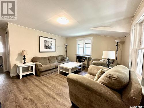 112 32Nd Street W, Saskatoon, SK - Indoor Photo Showing Living Room