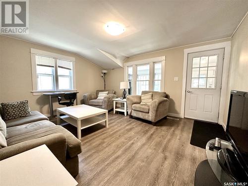 112 32Nd Street W, Saskatoon, SK - Indoor Photo Showing Living Room