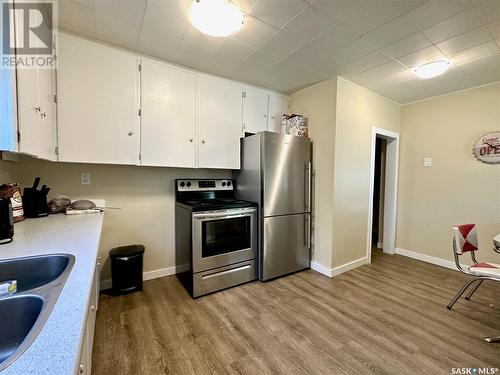 112 32Nd Street W, Saskatoon, SK - Indoor Photo Showing Kitchen With Double Sink