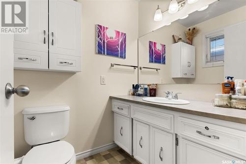 223 Sunset Drive, Regina, SK - Indoor Photo Showing Bathroom