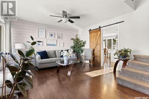 223 Sunset Drive, Regina, SK - Indoor Photo Showing Living Room