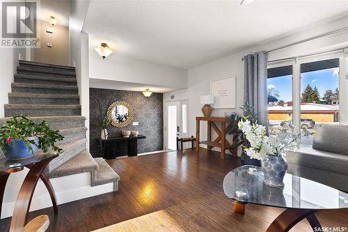 223 Sunset Drive, Regina, SK - Indoor Photo Showing Living Room