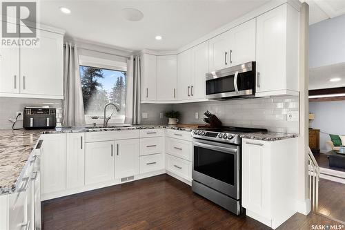 223 Sunset Drive, Regina, SK - Indoor Photo Showing Kitchen With Upgraded Kitchen