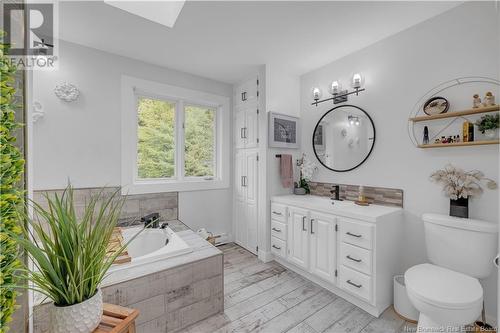 90 Southridge Road, Rothesay, NB - Indoor Photo Showing Bathroom