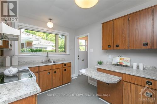 826 Hamlet Road, Ottawa, ON - Indoor Photo Showing Kitchen