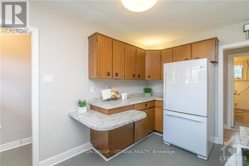 826 Hamlet Road, Ottawa, ON - Indoor Photo Showing Kitchen