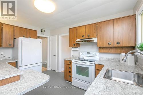 826 Hamlet Road, Ottawa, ON - Indoor Photo Showing Kitchen