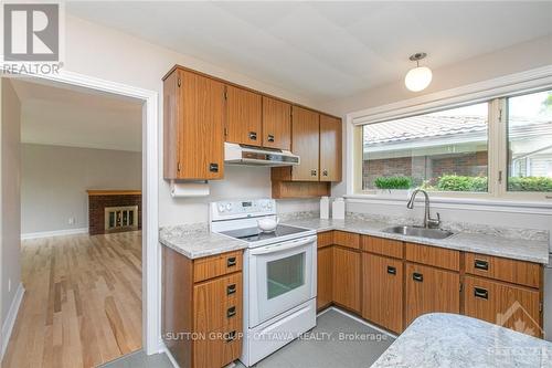 826 Hamlet Road, Ottawa, ON - Indoor Photo Showing Kitchen