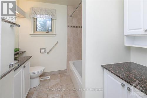 826 Hamlet Road, Ottawa, ON - Indoor Photo Showing Bathroom