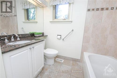 826 Hamlet Road, Ottawa, ON - Indoor Photo Showing Bathroom