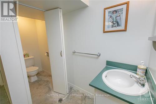 826 Hamlet Road, Ottawa, ON - Indoor Photo Showing Bathroom