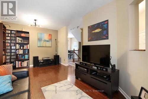 Living Room - 5 Margrave Avenue, Ottawa, ON - Indoor Photo Showing Living Room