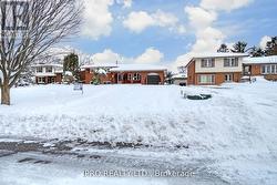 472 THREE VALLEYS CRESCENT  London, ON N5Z 3E7