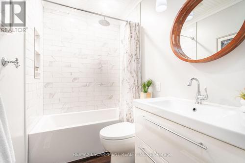 5486 Randolph Crescent, Burlington, ON - Indoor Photo Showing Bathroom