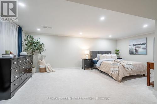 5486 Randolph Crescent, Burlington, ON - Indoor Photo Showing Bedroom