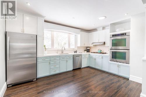 5486 Randolph Crescent, Burlington, ON - Indoor Photo Showing Kitchen With Stainless Steel Kitchen With Upgraded Kitchen