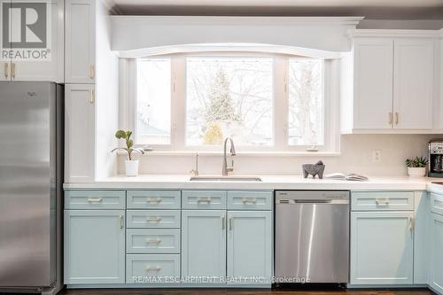 5486 Randolph Crescent, Burlington, ON - Indoor Photo Showing Kitchen With Stainless Steel Kitchen