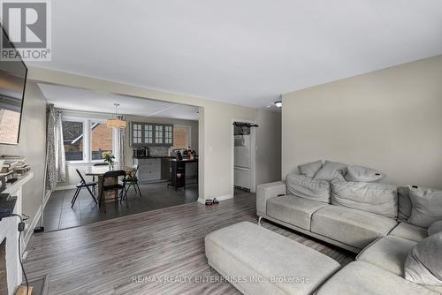 1227 Argreen Road, Mississauga, ON - Indoor Photo Showing Living Room