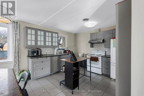 1227 Argreen Road, Mississauga, ON - Indoor Photo Showing Kitchen