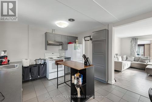 1227 Argreen Road, Mississauga, ON - Indoor Photo Showing Kitchen