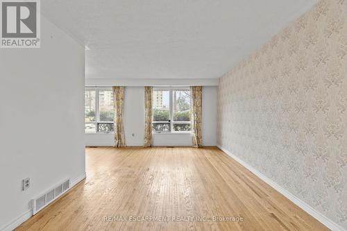 1 Glendee Court, Hamilton, ON - Indoor Photo Showing Other Room