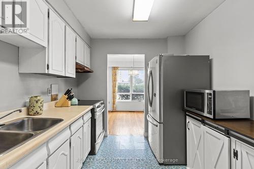 1 Glendee Court, Hamilton, ON - Indoor Photo Showing Kitchen With Double Sink