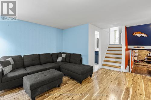 1 Glendee Court, Hamilton, ON - Indoor Photo Showing Living Room