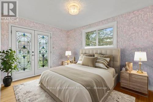 1 Glendee Court, Hamilton, ON - Indoor Photo Showing Bedroom