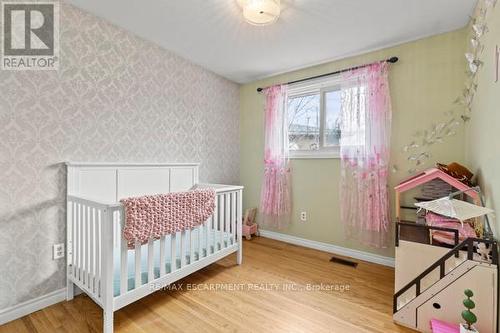 1 Glendee Court, Hamilton, ON - Indoor Photo Showing Bedroom