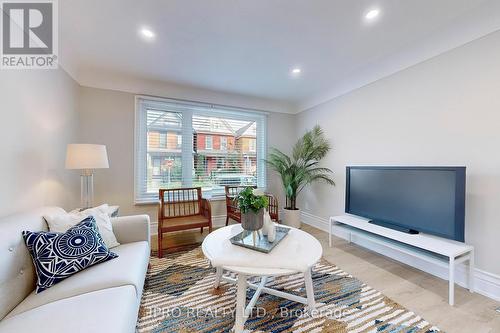 521 Hughson Street N, Hamilton, ON - Indoor Photo Showing Living Room